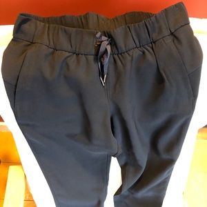 Lululemon On the Fly 28” Joggers Woven Black size 6